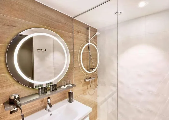 H2 Hotel *